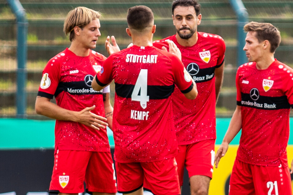 VfB-Stars bejubeln das 1:0 durch Hamadi Al Ghaddioui (2.v.r.).