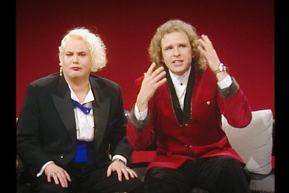 Der Entertainer (heute 76) bei "Wetten, dass..?" mit Hella von Sinnen (heute 67). (Archivfoto)