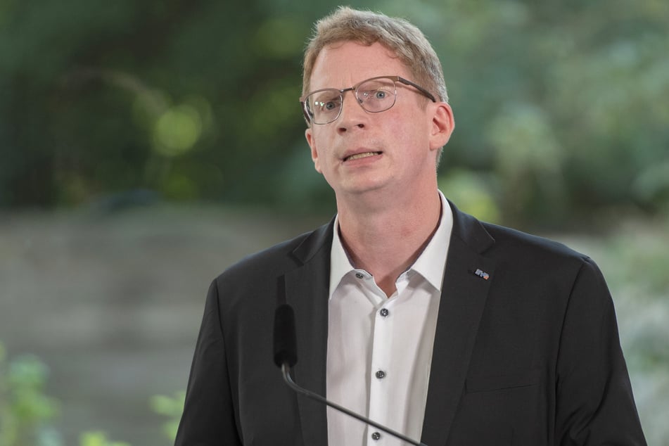 Kristian Loroch (49), stellvertretender EVG-Vorsitzender, fordert eine Doppelbesetzung in Zügen. (Archivbild)