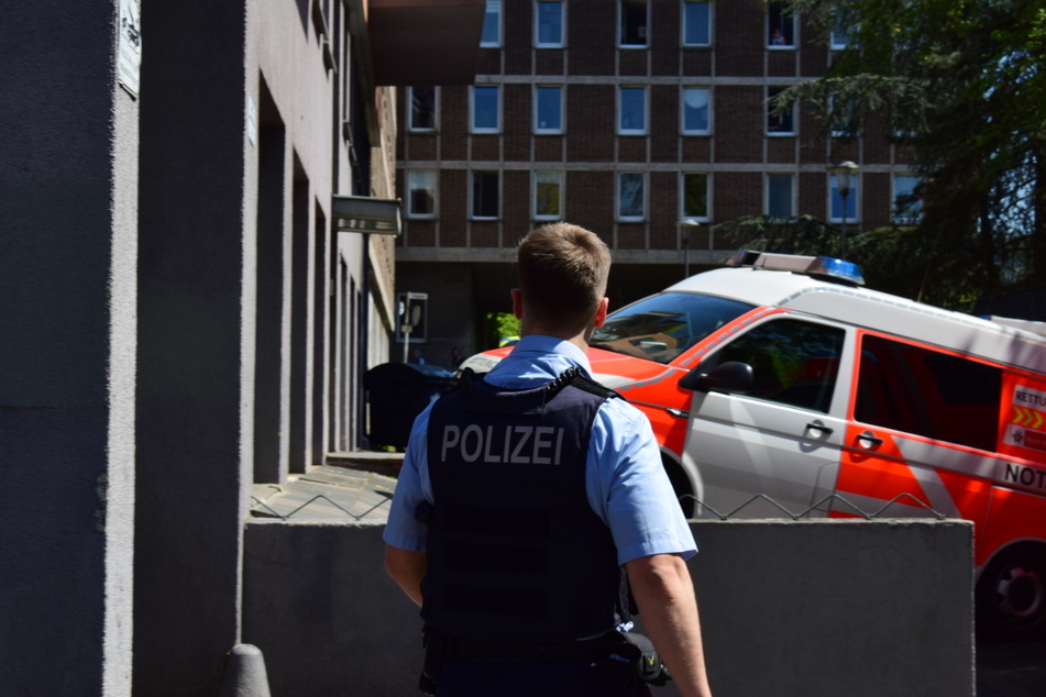 Die Tatverdächtige wurde in ihrer Wohnung festgenommen.