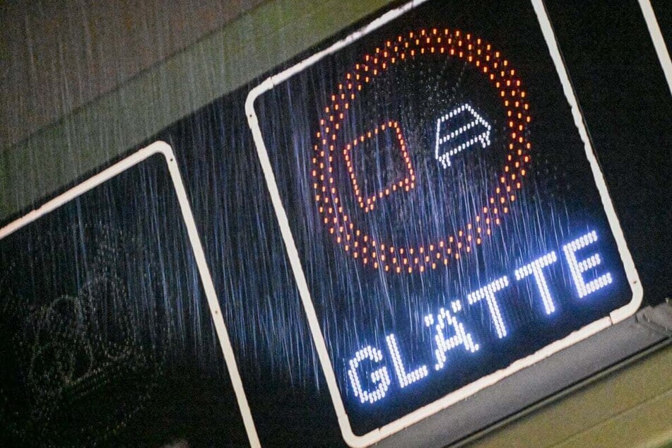 Glatteis und Neuschnee behindern in Thüringen seit der Nacht zum Montag den Verkehr. (Symbolfoto)