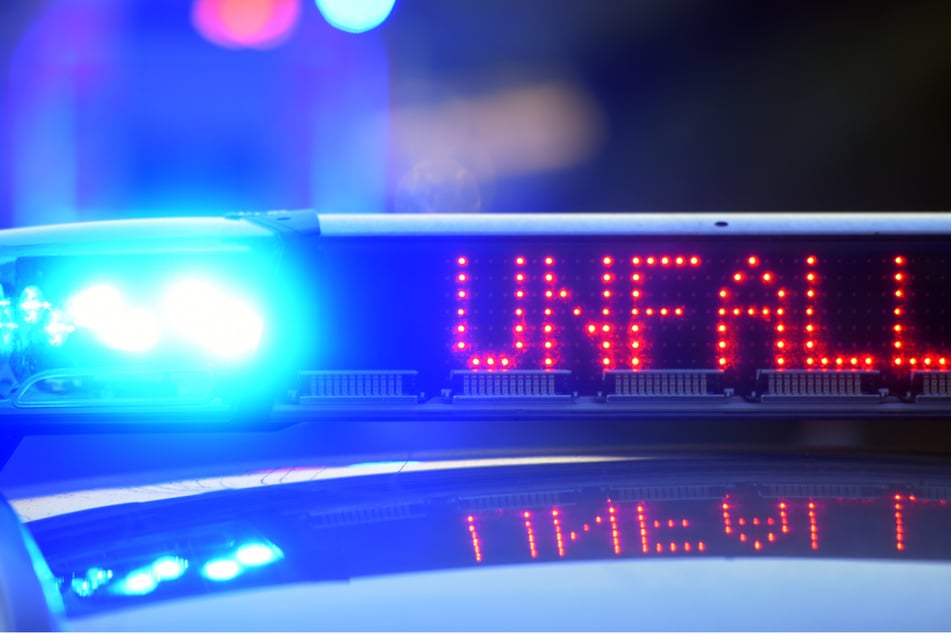 Die Polizei musste die Autobahn in beide Richtungen sperren. In Fahrtrichtung Singen rollt der Verkehr mittlerweile wieder. (Symbolbild)
