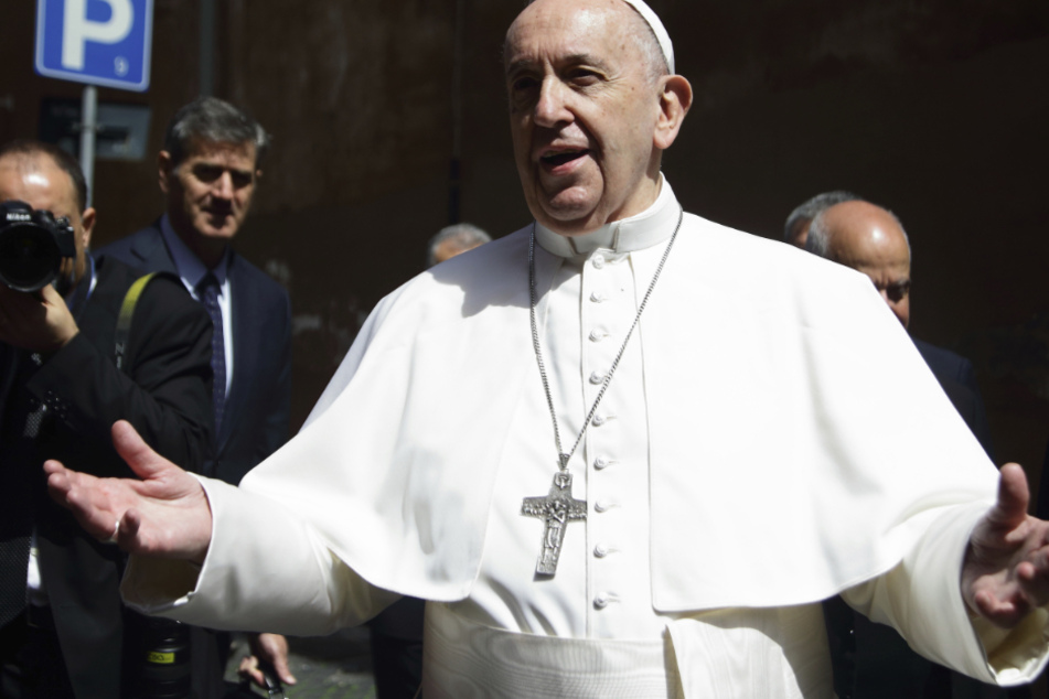 Papst Franziskus (83).
