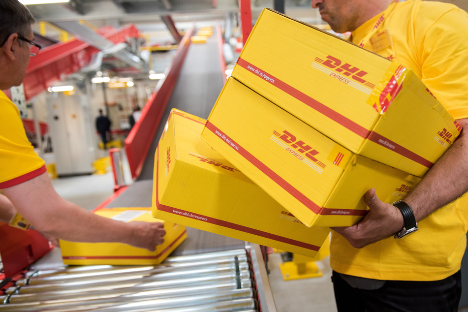 Die Deutsche Post zahlt ihren Mitarbeitern weltweit einen Bonus von 300 Euro aus (Archivbild).