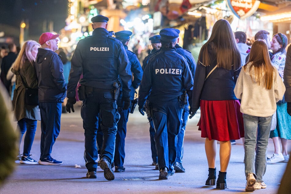 Die Polizei wurde auf das Merseburger Oktoberfest gerufen. (Symbolbild)
