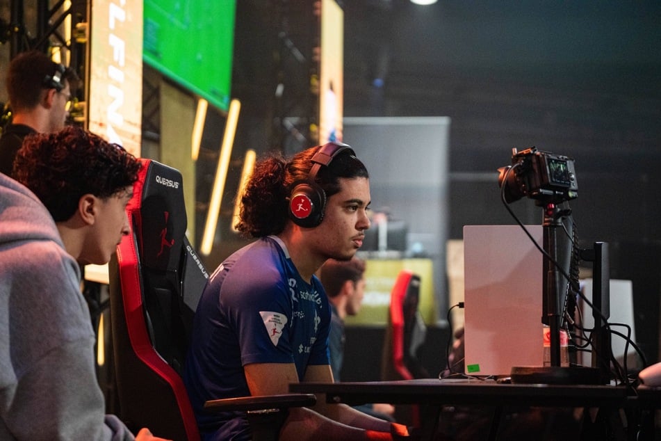 Nassim "Nassada" Dahman ist Deutscher Meister im eFootball 2026! Mit einer überzeugenden Leistung von acht Siegen in acht Spielen hat er sich den Titel verdient.