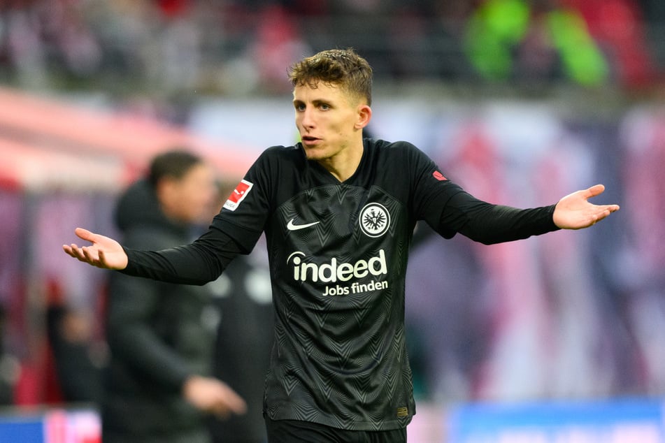 Der dänische Mittelfeldspieler Jesper Lindström (25) konnte im Dress der Eintracht 2022 die Europa League gewinnen. (Archivbild)