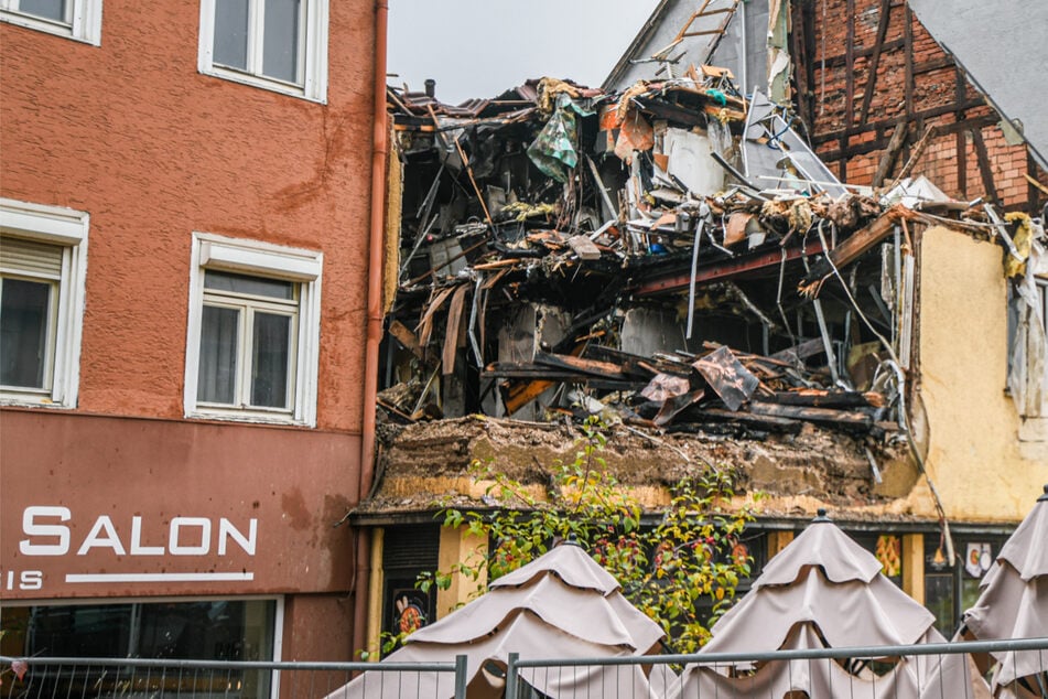 Zwei Tote nach Mietstreit: Noch immer Löscharbeiten in Esslingen