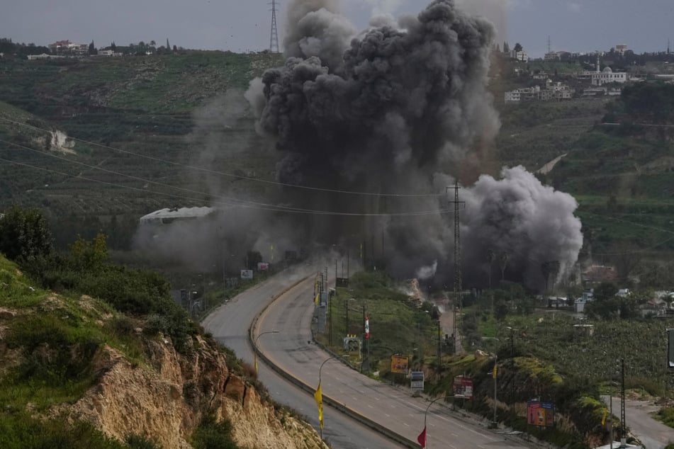 Nahost-Konflikt: Israel greift wichtige Brücke im Süden des Libanons an