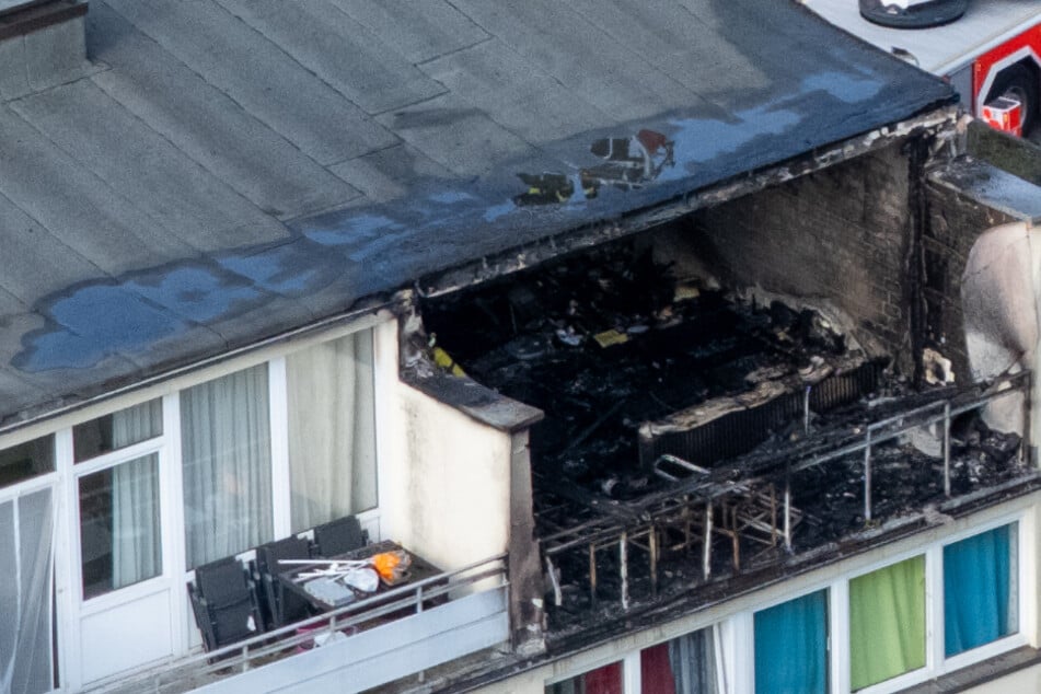 Hamburg: Maisonette-Wohnung brennt: Eine Person schwer verletzt, Katze vermisst