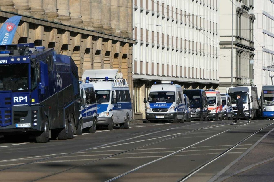 The water cannons were ready at Augustusplatz.