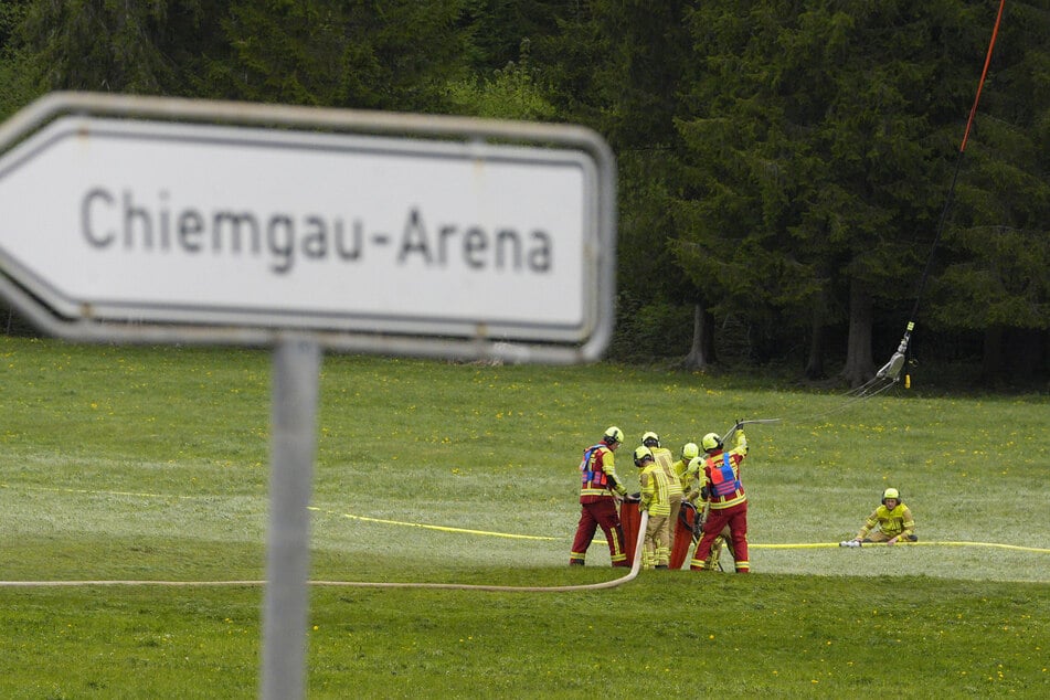 Die Feuerwehr arbeitet immer noch auf Hochtouren.