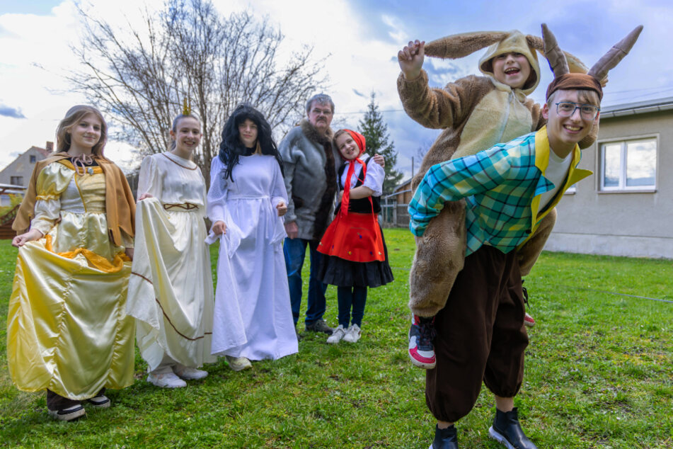 Für die Probe zum Saisonauftakt schlüpften die Miskus-Märchenfiguren schonmal in ihre Kostüme.
