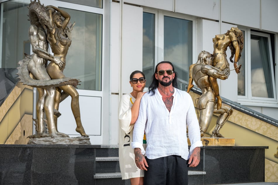 Werner Kirschner (49) und seine Lebensgefährtin Ana Maria Badiu (35) wollten Ende August das Freudenhaus eröffnen - allein die erotischen Bronzeskulpturen am Eingang kosteten 50.000 Euro.