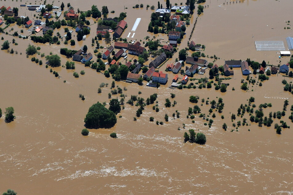 Der überflutete Dresdner Stadtteil Gohlis am 5. Juni 2013. Damit solche Katastrophen besser bewältigt werden können, wurde im Gesetz jetzt nachjustiert. (Archivbild)