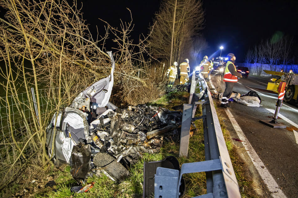 Die Feuerwehr sicherte den Unfallort auf der österreichischen B156.