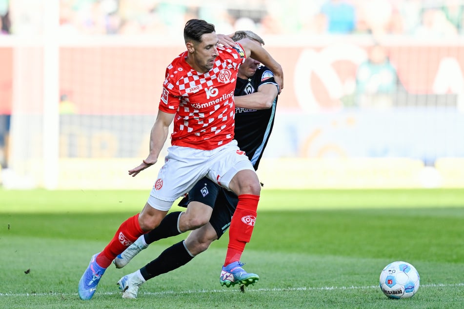 Dominik Kohr (30, l.) geht auf dem Platz keinem Zweikampf aus dem Weg.