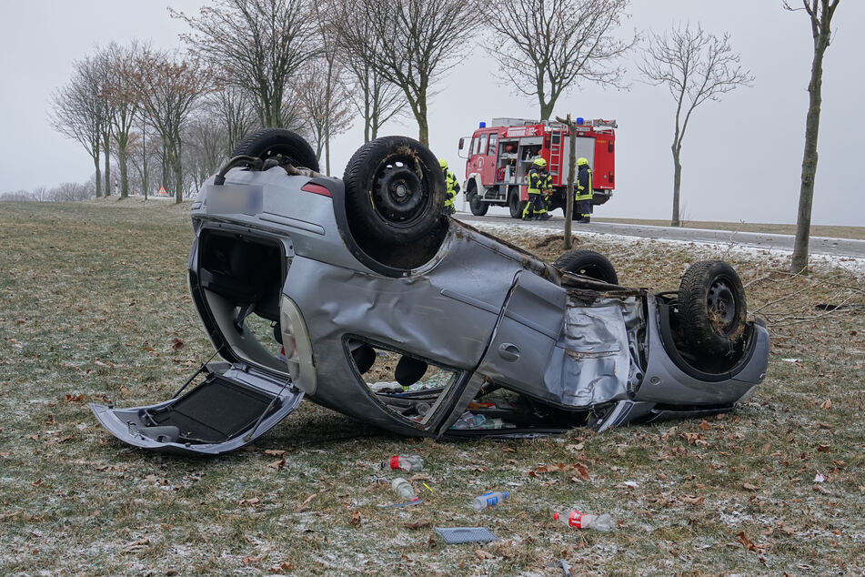 Ein Opel überschlug sich am Freitagmittag bei Bobritzsch-Hilbersdorf. Das Auto erlitt dabei einen Totalschaden.