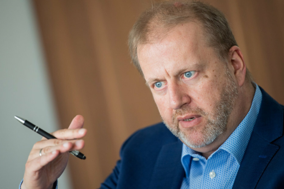 Ingo Schiller, Finanz-Geschäftsführer von Hertha BSC Berlin beim dpa-Interview.