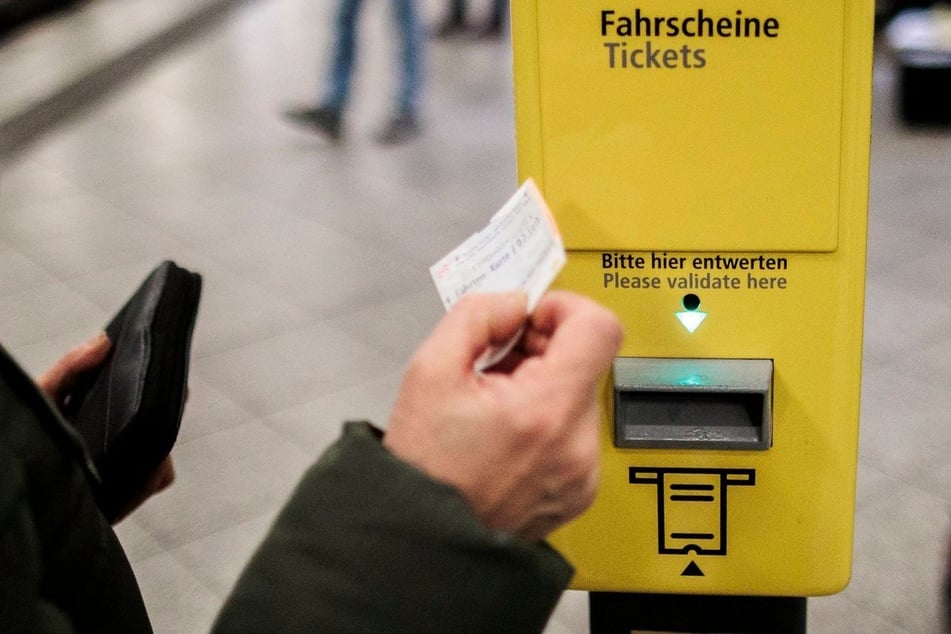 Berlin: Ticketkontrollen umgehen: Berliner Student entwickelt "Blitzer-App" für Nahverkehr