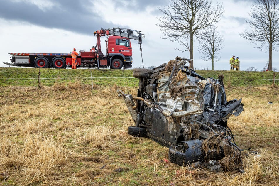 Das Fahrzeug erlitt einen Totalschaden.