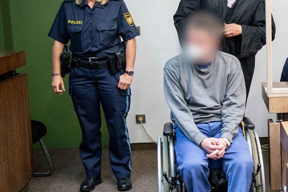 Der 57-Jährige soll als Kurzschluss-Reaktion seinen Transporter in den Gegenverkehr gelenkt haben.