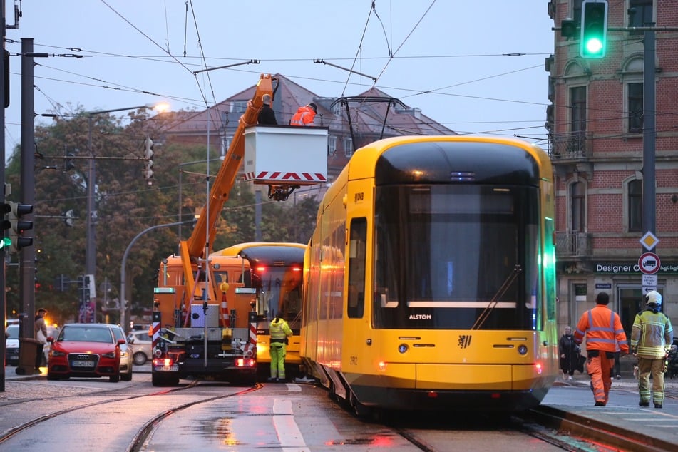 Die Leipziger Straße musste für die Bergung der Bahnen gesperrt werden.