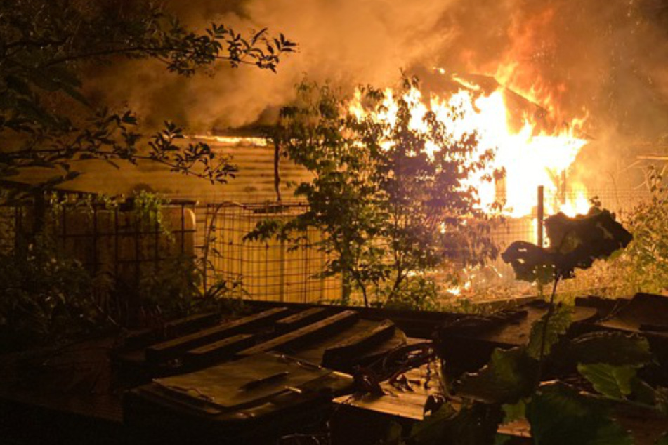Brennende Gartenlauben legen Zugverkehr im Norden lahm: Es war Brandstiftung