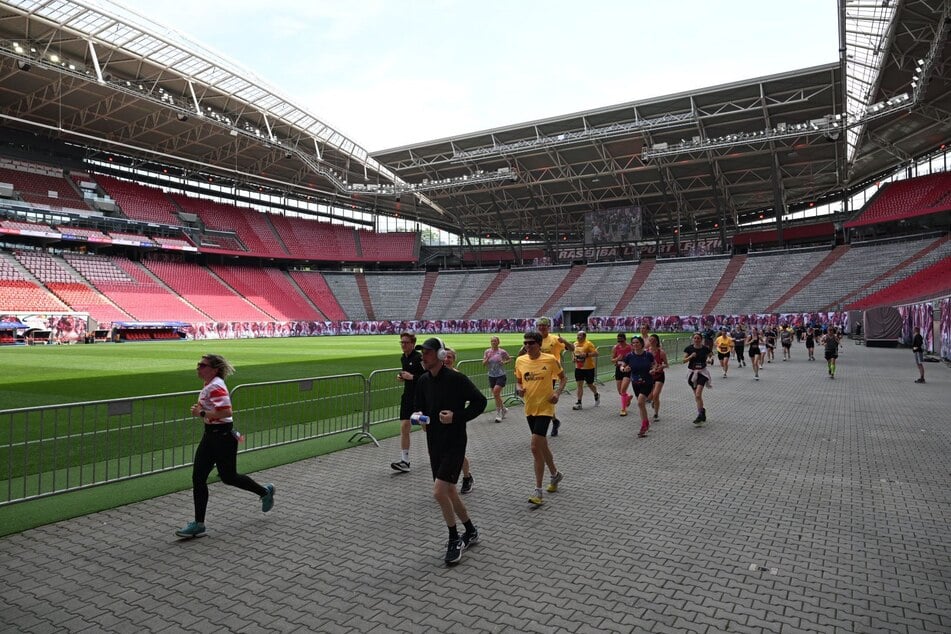 Dabei durften die Läuferinnen und Läufer die Red Bull Arena mal aus einer ganz anderen Perspektive erleben.