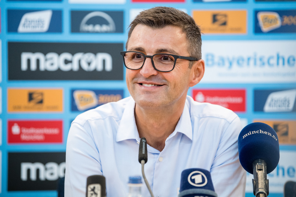 Trainer Michael Köllner (51) will mit seinen Spielern vom TSV 1860 München gegen den FC Bayern München II unbedingt einen Sieg einfahren.
