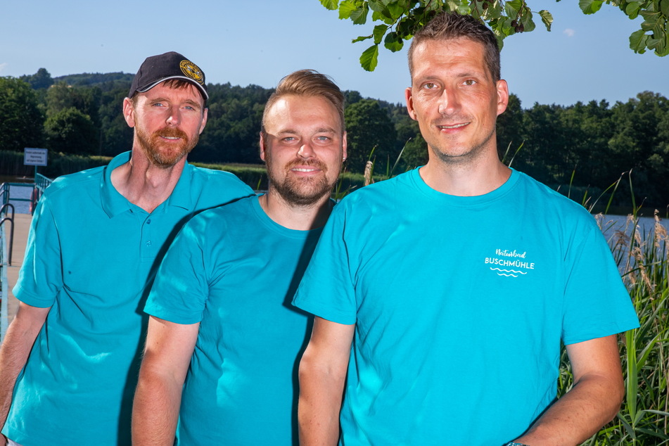 Sven Heinrich (45, v.l.n.r.), Sebastian Krahl (35) und Stephan Brauny (40) betreiben jetzt mit weiteren Vereinsmitgliedern das Naturbad.