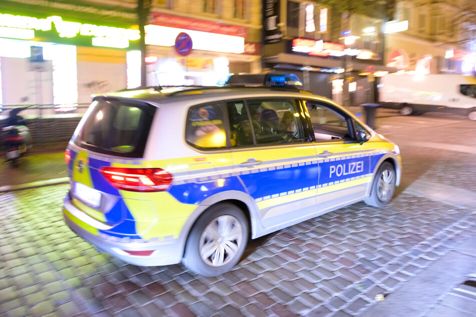 Gleich mehrfach fuhr der Mann an den Polizisten vorbei (Symbolfoto).