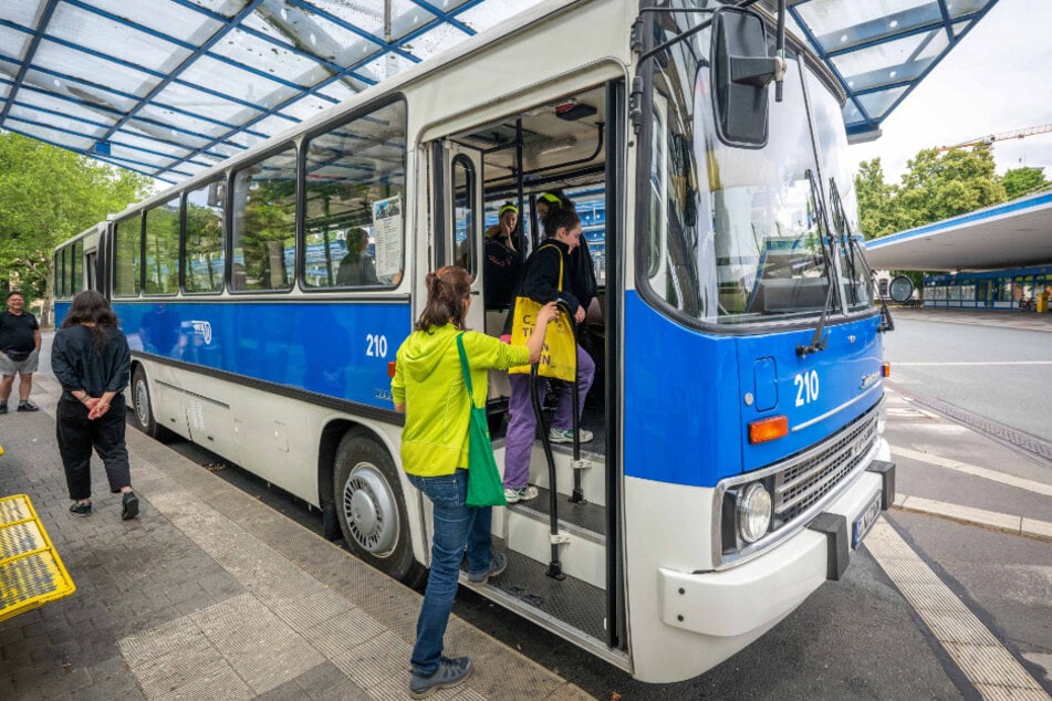 Im September fährt der Theaterbus los und steuert fünf Standorte in der Stadt an.