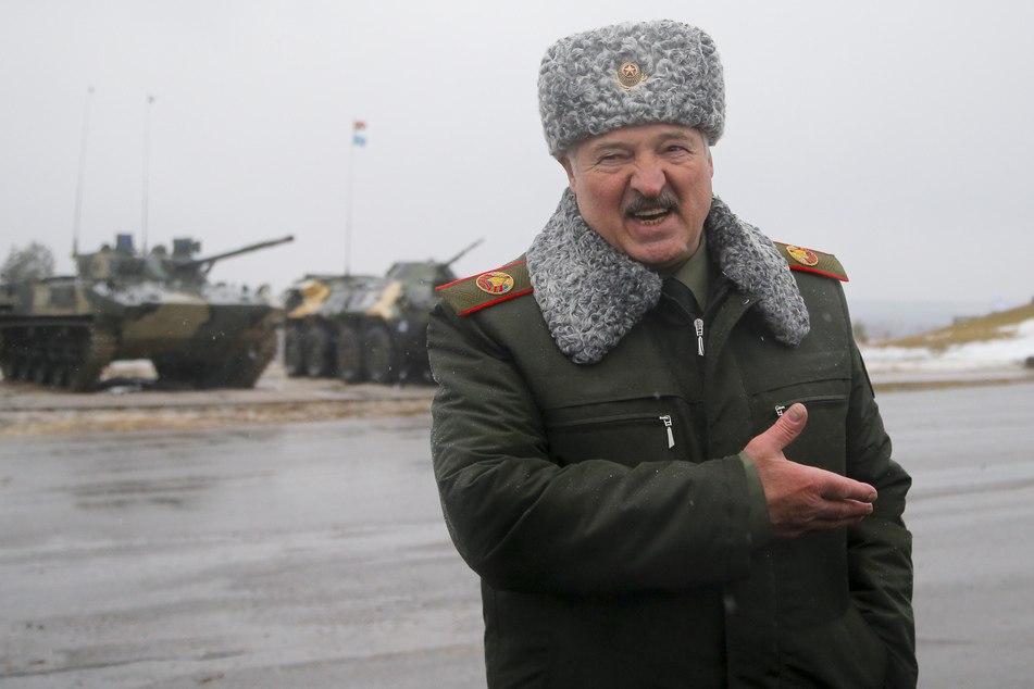 An diesem Sonntag wird in Belarus ein Referendum über eine Verfassungsänderung abgehalten, die Präsident Alexander Lukaschenko weitere Amtszeiten und lebenslange Straffreiheit ermöglichen soll sowie eine künftige dauerhafte Stationierung russischer Truppen und Atomwaffen im Land.