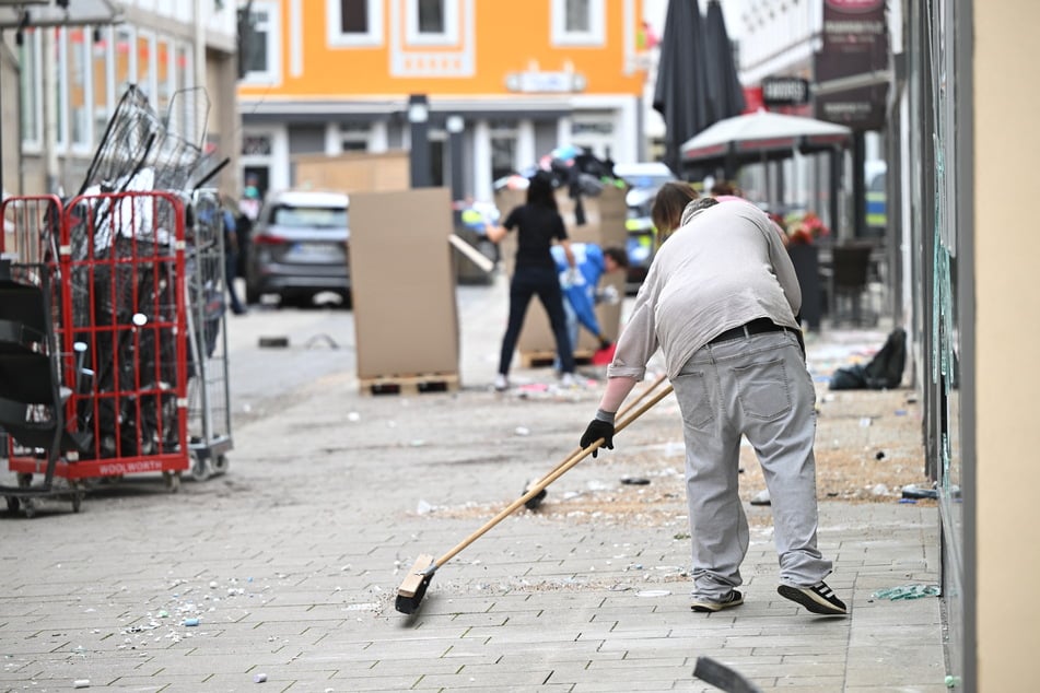 Einen Anlass, noch mehr Poller in Hessens Städten aufzustellen, biete der Vorfall für Hessens Innenminister nicht.