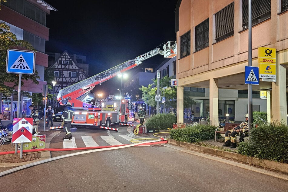 Die Feuerwehr im schwäbischen Gerlingen unternahm alles in ihrer Macht Stehende, um den Gebäudebrand zu löschen.