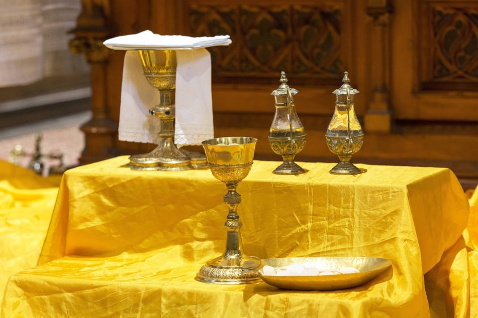 Liturgische Geräte dieser Art wurden aus der Kirche geklaut. (Symbolbild)