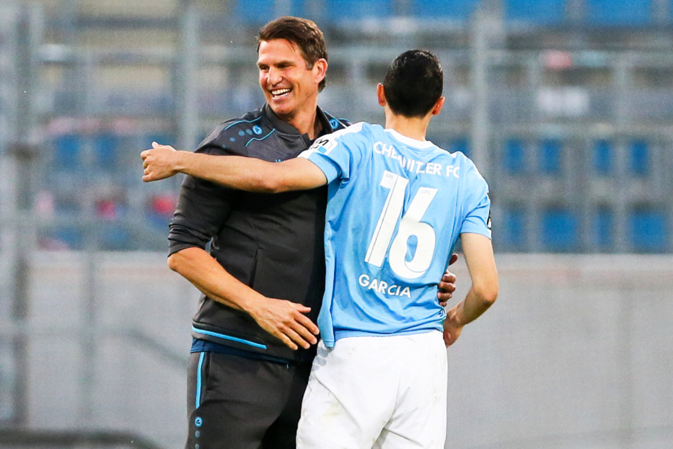 Rafael Garcia (r.) folgte Patrick Glöckner nach Mannheim.