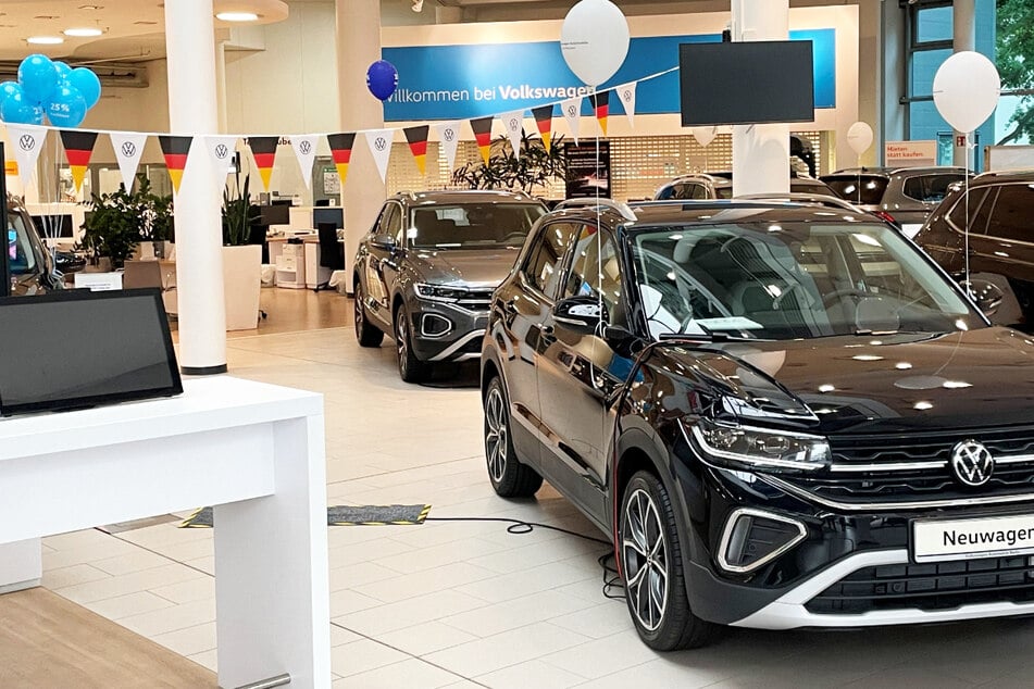 Die sieben Standorte der Volkswagen Automobile Berlin &amp; Potsdam werden für den Anlass entsprechend geschmückt.