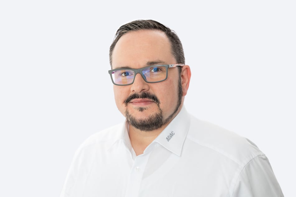 Was tun, wenn einem Autofahrer ein Geisterfahrer entgegenkommt? Florian Wagner (40) vom ADAC gibt Antworten.