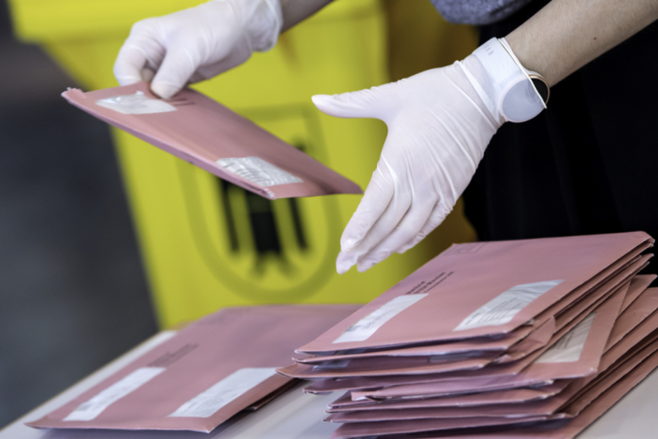 Ein Trend der vergangenen Tage bestätigt sich derweil weiterhin: SPD und CSU büßen ein.