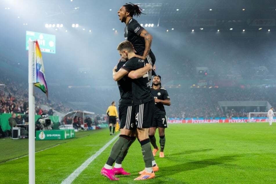 Nach kurzem Stottern zu Beginn machten die Bayern schnell deutlich, dass nicht die Kölner Hausherren dieses Spiel gewinnen werden.