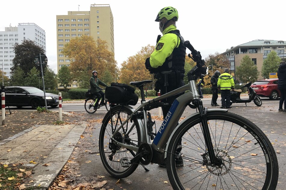 Die Verkehrspolizeiinspektion Leipzig war am Montag gemeinsam mit der Fahrradstaffel in Leipzig unterwegs.