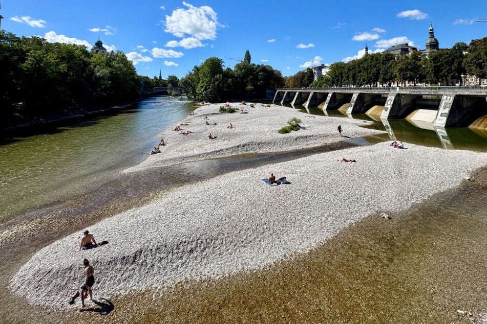 Am Samstag meldet sich der Sommer in Bayern noch einmal mit Temperaturen zum Teil über 30 Grad zurück. Vielleicht ein letztes Mal 2025.