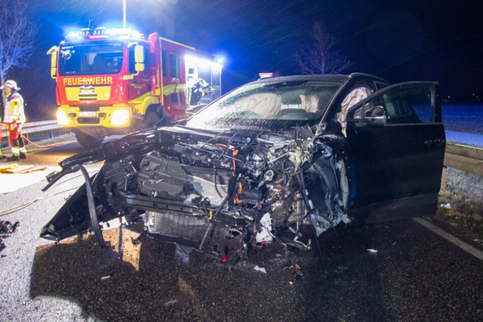 Auch das andere am Unfall beteiligte Fahrzeug war anschließend ein Totalschaden und musste sichergestellt werden.