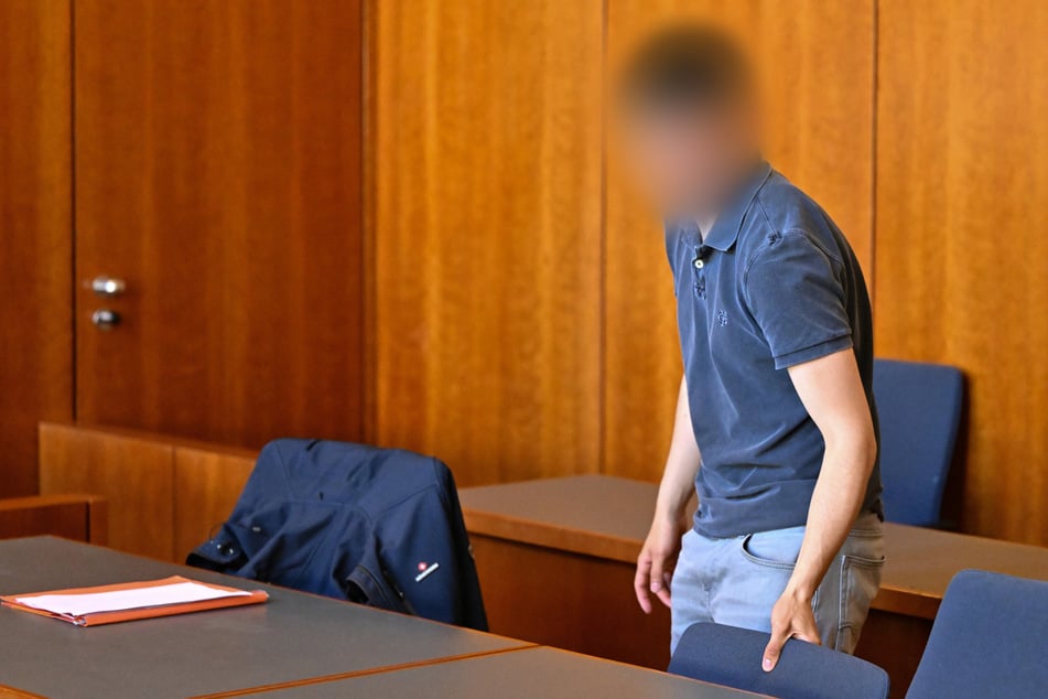 Der heute 21-Jährige soll dem Mädchen die große Liebe vorgespielt haben.