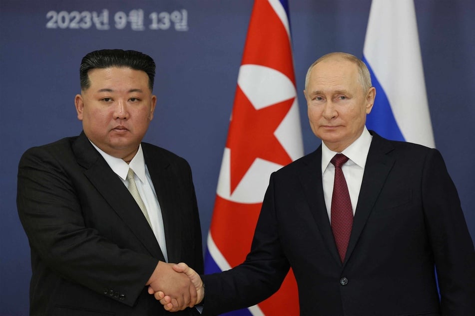 Russian President Vladimir Putin (r.) met VLADIMIR SMIRNOV / POOL / AFPwith North Korea's leader Kim Jong Un in September.