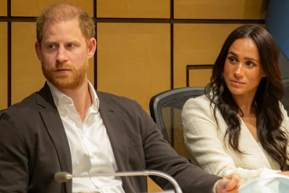 Prince Harry (l.) and Meghan Markle met with Syrian refugees and Palestinian children as they arrived in Jordan for a humanitarian trip on Wednesday.