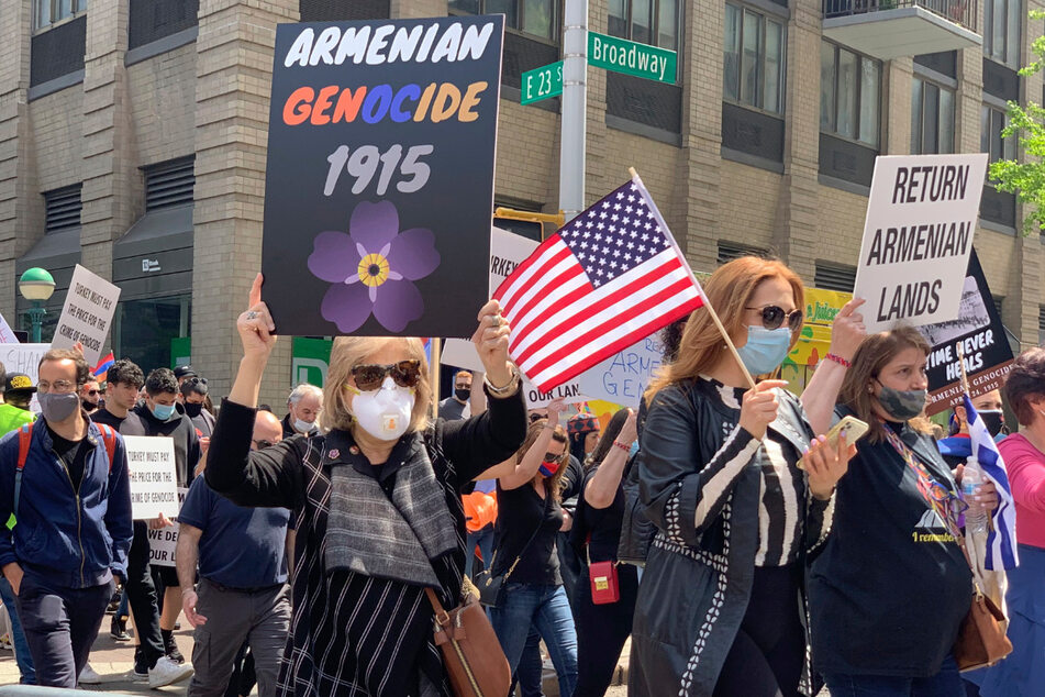 Demonstranten in New York während einer Kundgebung gegen den Völkermord an den Armeniern