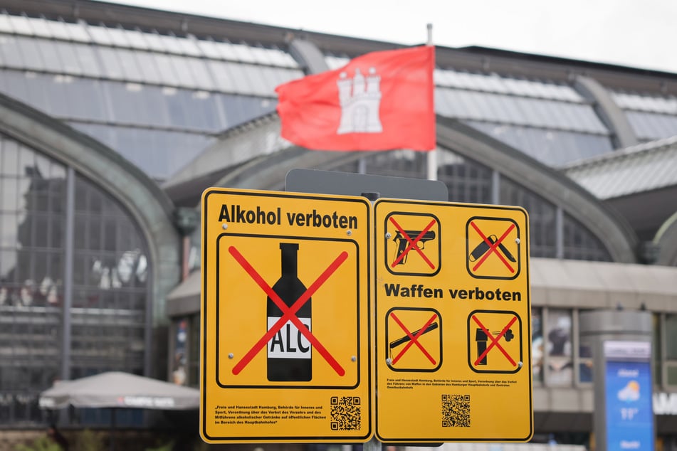 Seit 2024 gilt das Alkoholverbot am Hamburger Hauptbahnhof. (Archivbild)